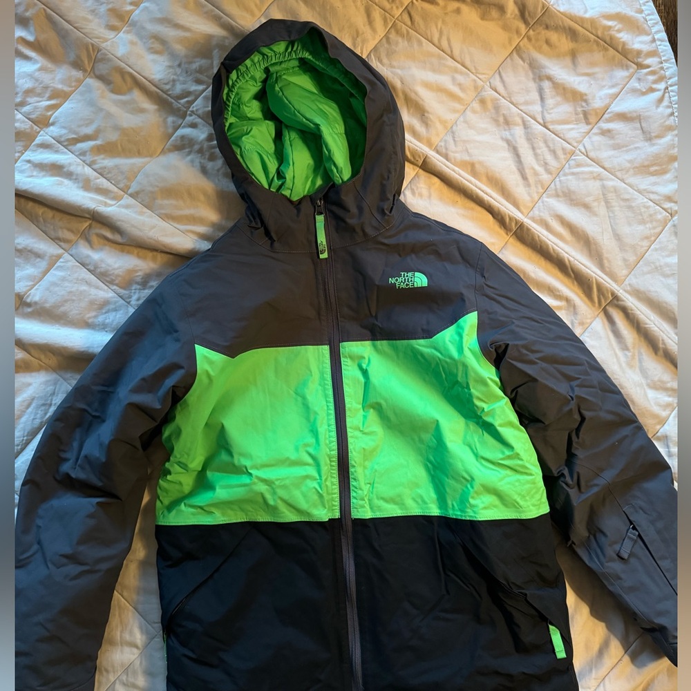 North Face kids ski coat size 14/16, excellent gently used condition